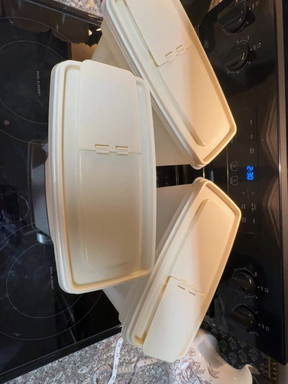 VTG Rubbermaid Plastic Food Storage Containers x3 with Lid - Cream